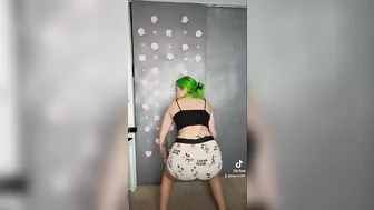 How to twerk (basic movement)