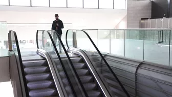 5 Game Devs Pitch Their Games… On An Escalator!