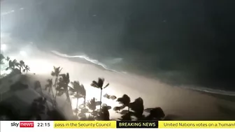 Mexico: 'Catastrophic' hurricane hits Mexican beach resort