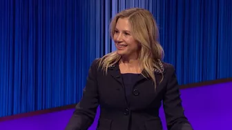 Sneak Peek: Mira Sorvino Has An Oscar, Now Wants This - Celebrity Jeopardy!