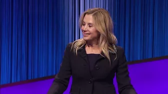 Sneak Peek: Mira Sorvino Has An Oscar, Now Wants This - Celebrity Jeopardy!