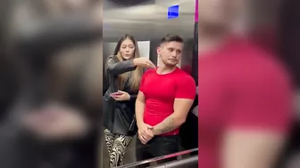 BODYBUILDER AND GIRLS IN THE PUBLIC PLACE????????/@shmeksss