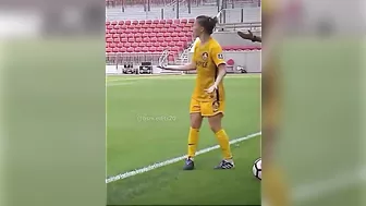 Funny Women Football Moments ????