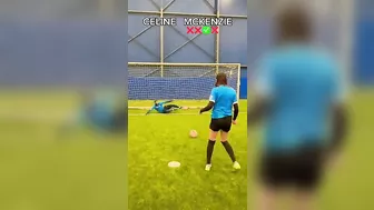 BLINDFOLD GOALKEEPER CHALLENGE ????