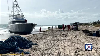 Luxury yacht washes ashore in Palm Beach