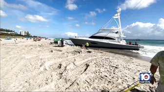 Luxury yacht washes ashore in Palm Beach