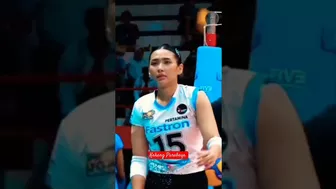 Yolla Yuliana stretching ???? cantiknya menggemaskan ???? #volleyballequipment #shorts