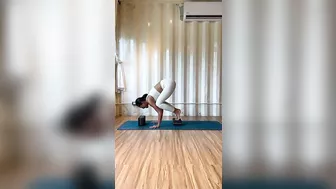 使用瑜伽磚練習烏亞式- Practice Utkatasana with Yoga Blocks #瑜伽教學