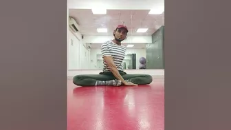 Butterfly Stretching ????‍♂️ #fitnessandwellness #shoebkhan #butterflystretch