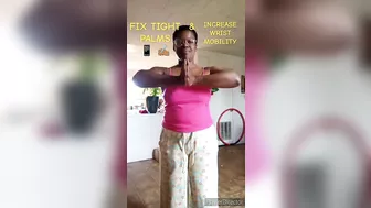 YOUR HANDS AND WRISTS WILL THANK YOU FOR THIS #mobility #stretching #selfcare #hands #tips