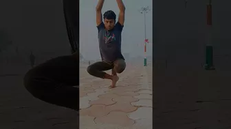 योगासन ☀️????‍♀️ one leg stand (jai shree ram ????) #yoga #fitness #shorts #youtubeshorts