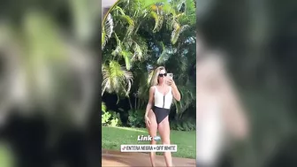 Rocío mostrando más de sus nuevas bikinis