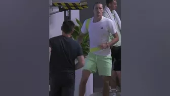 Zverev stretching and warming up in Australian Open. ???? AO 2024