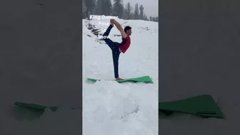 King Dancer pose in snow #yoga #praveenyogaacademy @PraveenYogaAcademy