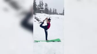 King Dancer pose in snow #yoga #praveenyogaacademy @PraveenYogaAcademy