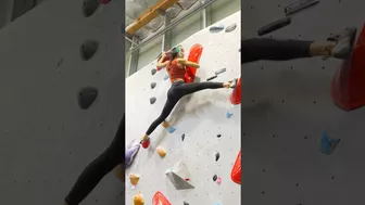 Flexible last move ???? ????????‍♂️ chaotic brain thoughts #20 #bouldering #slabissexy #climbing