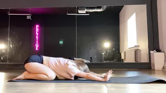 Smart Yoga with Jessie; Full body Stretching at Studio