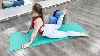 Yoga for back flexibility. 背中の柔軟性を高めるヨガ。