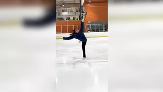 ???????? @JVKE #figureskating #viral #iceskater #wow #woah #model #ad #figureskatingcoach #flexible