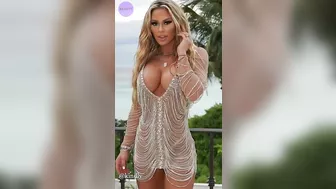 Kindly Myers - Modelo de bikinis e influencer de Instagram | Biografía