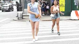 2 BEAUTIFUL ITALIAN MODELS ON(CANAL STREET)IN NEW YORK CITY