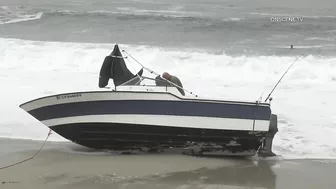 San Diego: Immigrant Smuggling Boat Found on Beach 11052021