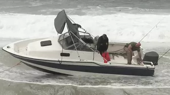 San Diego: Immigrant Smuggling Boat Found on Beach 11052021