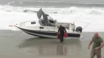 San Diego: Immigrant Smuggling Boat Found on Beach 11052021