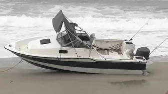 San Diego: Immigrant Smuggling Boat Found on Beach 11052021