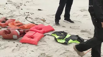 San Diego: Immigrant Smuggling Boat Found on Beach 11052021