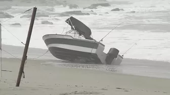 San Diego: Immigrant Smuggling Boat Found on Beach 11052021