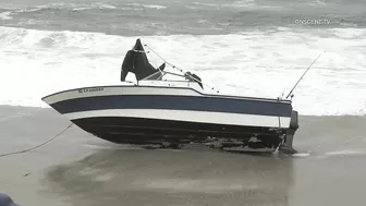 San Diego: Immigrant Smuggling Boat Found on Beach 11052021