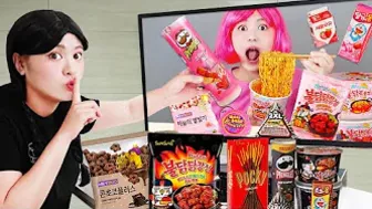 Black Food VS Pink Food Challenge Girls War with Pink and Black by HIU 하이유