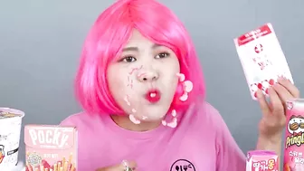 Black Food VS Pink Food Challenge Girls War with Pink and Black by HIU 하이유