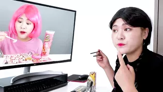 Black Food VS Pink Food Challenge Girls War with Pink and Black by HIU 하이유