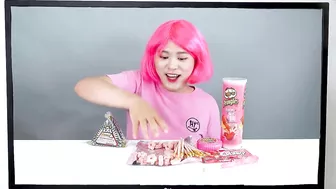 Black Food VS Pink Food Challenge Girls War with Pink and Black by HIU 하이유