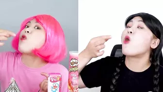 Black Food VS Pink Food Challenge Girls War with Pink and Black by HIU 하이유