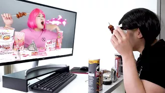 Black Food VS Pink Food Challenge Girls War with Pink and Black by HIU 하이유