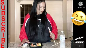 NOT MY HANDS CHALLENGE???????? with sushi ????