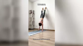 Подкачка для #стойканаруках #yoga #йога #handstandworkout #strenthtraining #yogini #фитнес #йогадома