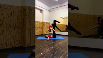 Next easy partner trick for trust???? #sport #acrobatic #gymnastic #stretching #dancevideo #dance