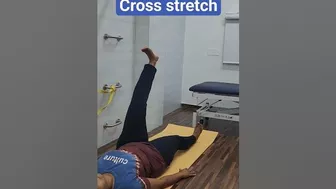 Cross stretch #stretching #mobilitytraining #sportsrehabilitation #prehab