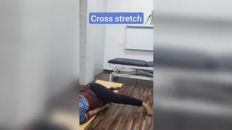 Cross stretch #stretching #mobilitytraining #sportsrehabilitation #prehab