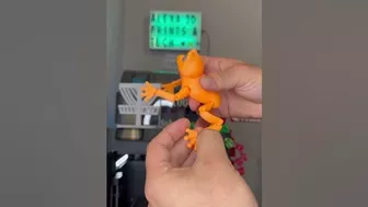 3D Printed Flexible Frog?! ???? #3dprinting #3d #bambulab #frog #fun #toys #foryou #shorts #reels