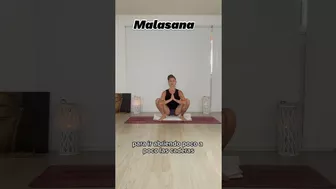 Aprende algunos trucos sencillos para hacer Malasana. #laislayoga #aprendeyoga #malasana #yoga