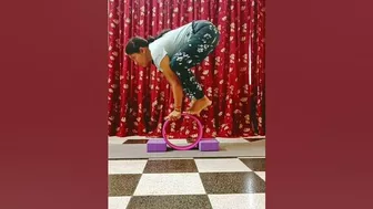 balancing pose on wheel #crowpose #balancing #wheelbalancing #yogateacher #yogapose #yoga #reels