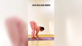 Crow pose - One leg up yoga asana #yogaurmi #yogawithurmipandya #fitness #yoga #urmiyogaacademy