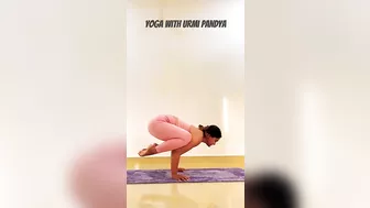 Crow pose - One leg up yoga asana #yogaurmi #yogawithurmipandya #fitness #yoga #urmiyogaacademy