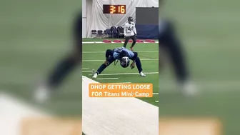 DeAndre Hopkins stretching out in Titans Mini-Camp