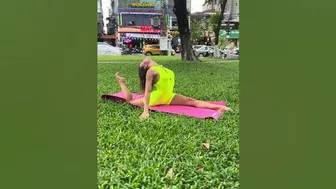 Front Split | Chebyjane #shorts #yoga #stretching